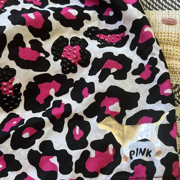 (SOLD) Deadstock Victoria’s Secret pink sleep shorts - Picture 3 of 4